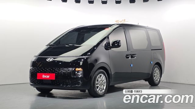 Hyundai Staria 2025 — photo 1