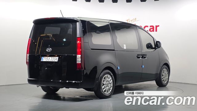 Hyundai Staria 2025 — photo 2