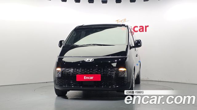 Hyundai Staria 2025 — photo 3