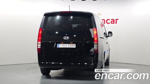 Hyundai Staria 2025 — photo 4