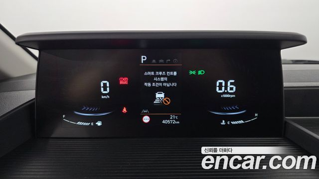 Hyundai Staria 2025 — photo 8