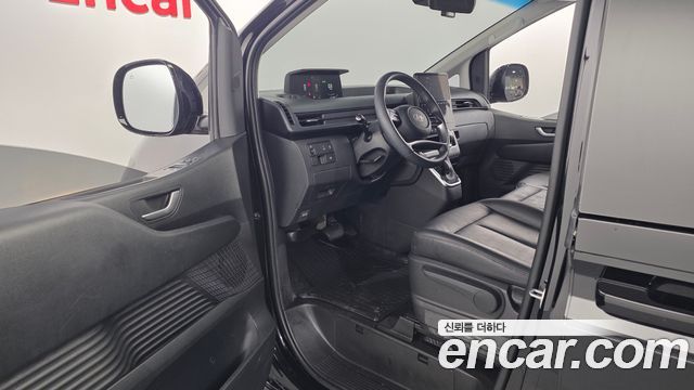 Hyundai Staria 2025 — photo 10
