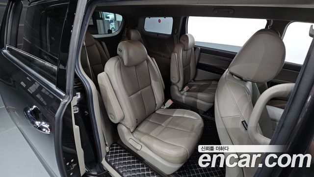 Kia Canival 2020 — photo 17