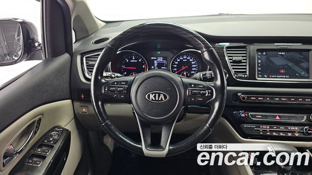 Kia Canival 2020 — photo 19
