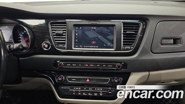 Kia Canival 2020 — photo 20