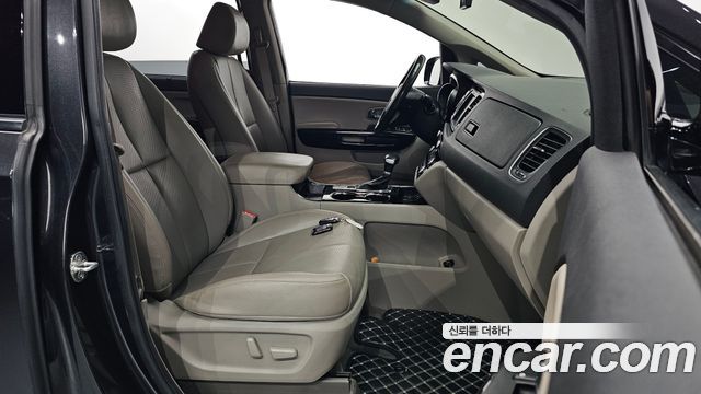 Kia Canival 2020 — photo 16