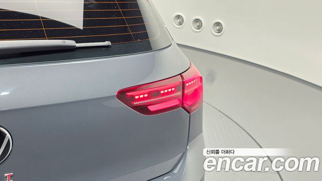 Volkswagen Golf 2024 — photo 9