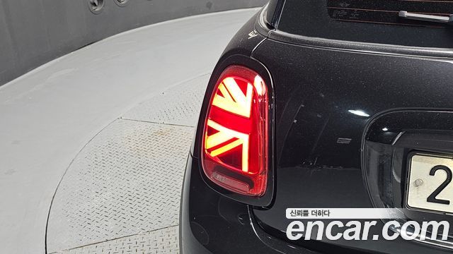 Mini Cooper 2023 — photo 9
