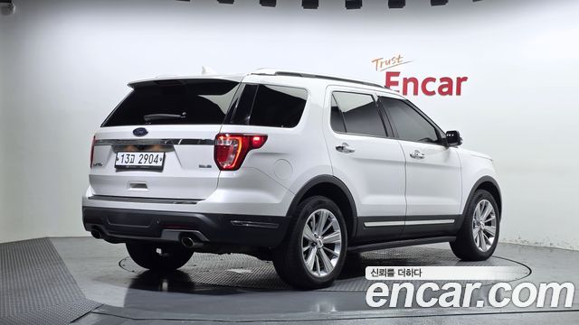 Ford Explorer 2019 — photo 2