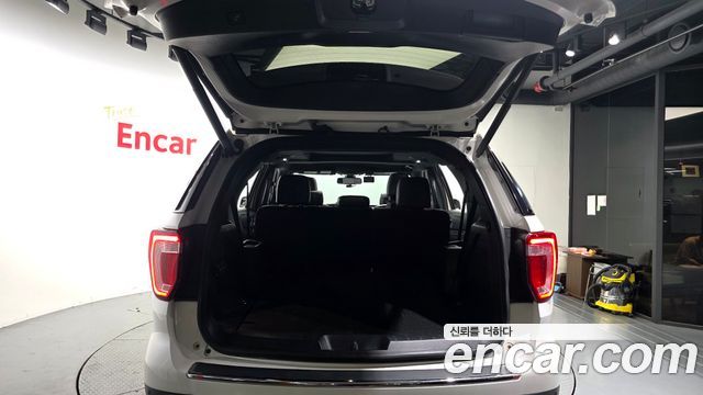 Ford Explorer 2019 — photo 20