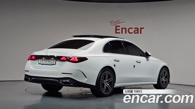 Mercedes-Benz E-Class 2026 — photo 2