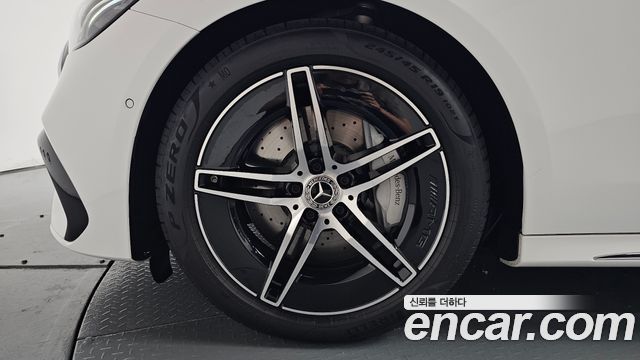 Mercedes-Benz E-Class 2026 — photo 5