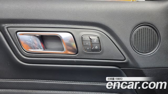 Ford Mustang 2019 — photo 25
