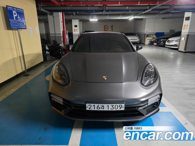 Porsche Panamera 2011 — photo 1