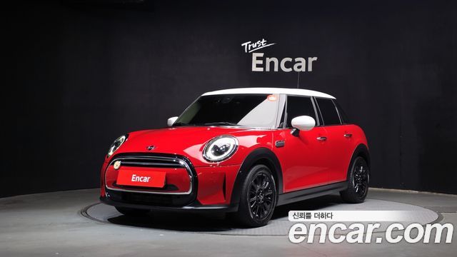 Mini Cooper 2024 — photo 1