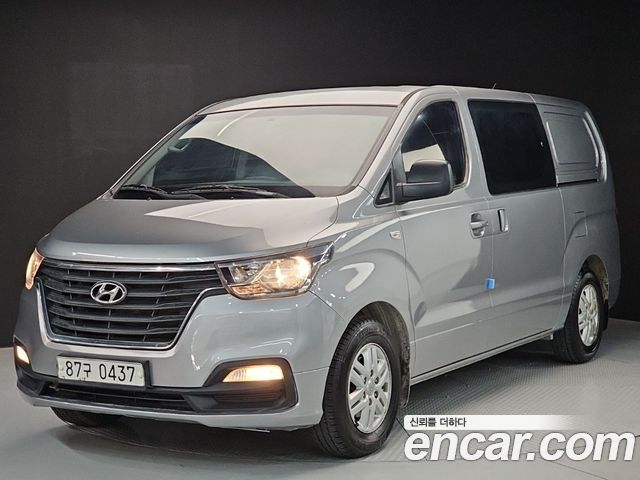 Hyundai Starex 2018 — photo 1