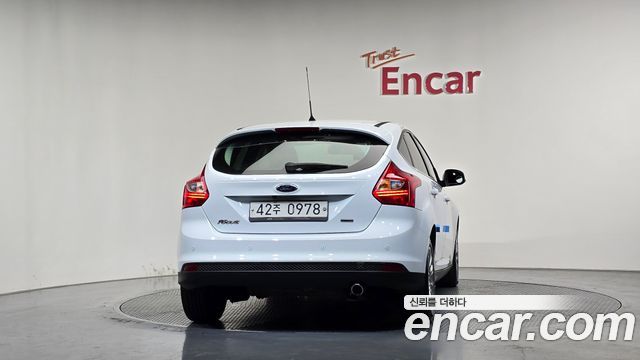 Ford Focus 2015 — photo 4