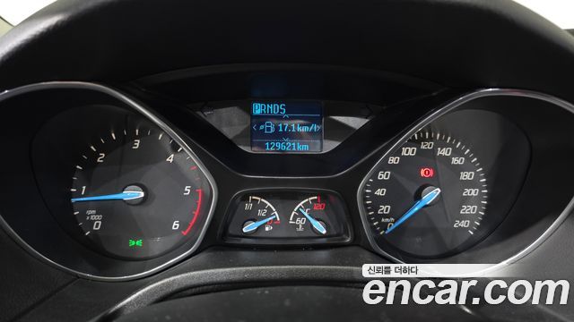 Ford Focus 2015 — photo 8