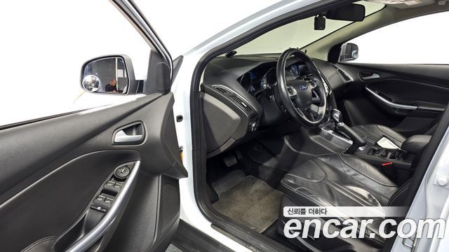 Ford Focus 2015 — photo 10