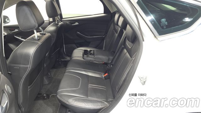 Ford Focus 2015 — photo 11