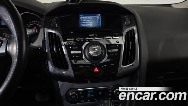 Ford Focus 2015 — photo 14