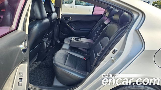Kia K3 2015 — photo 11