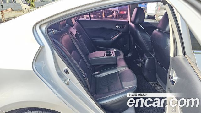 Kia K3 2015 — photo 12