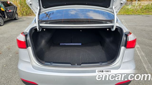 Kia K3 2015 — photo 17