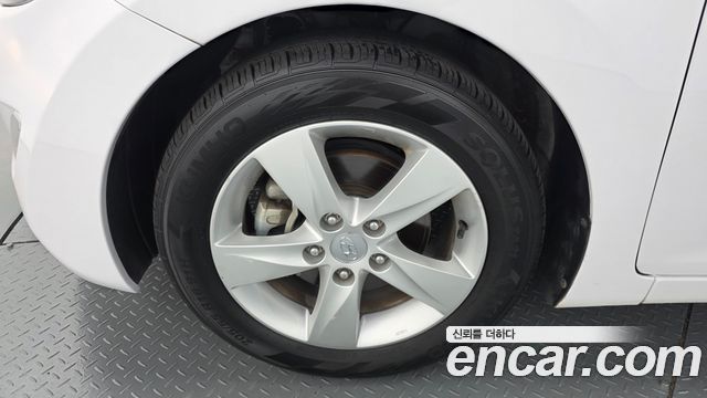 Hyundai AVANTE 2014 — photo 5