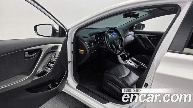 Hyundai AVANTE 2014 — photo 13