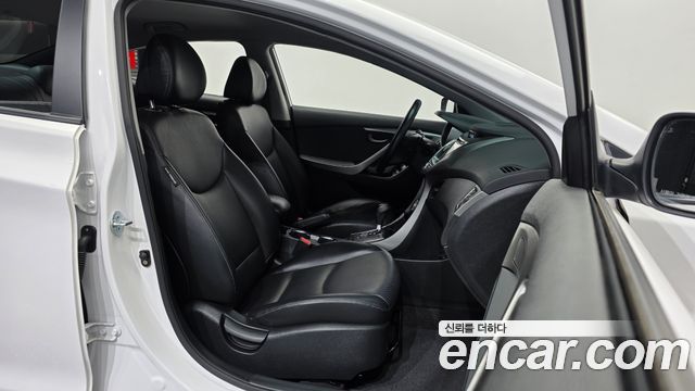 Hyundai AVANTE 2014 — photo 17
