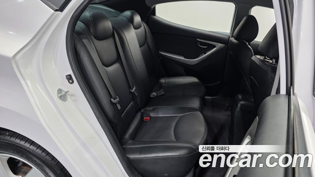 Hyundai AVANTE 2014 — photo 18
