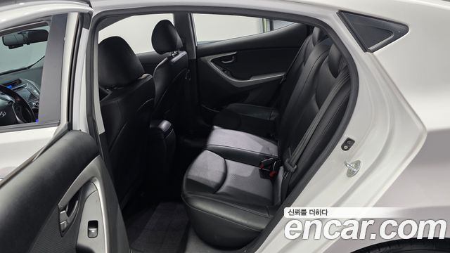 Hyundai AVANTE 2014 — photo 16
