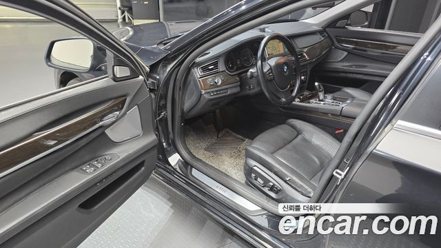 BMW 7-Series 2015 — photo 10