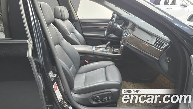BMW 7-Series 2015 — photo 11