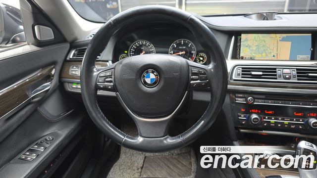 BMW 7-Series 2015 — photo 12