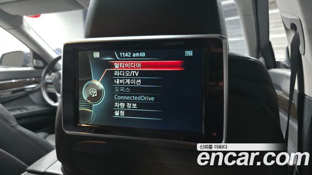BMW 7-Series 2015 — photo 17