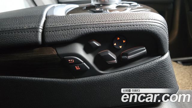 BMW 7-Series 2015 — photo 18