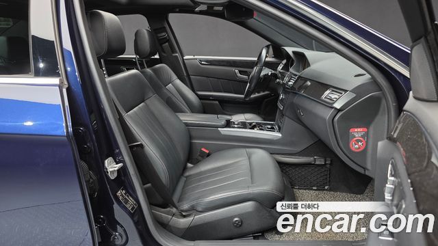 Mercedes-Benz E-Class 2016 — photo 11
