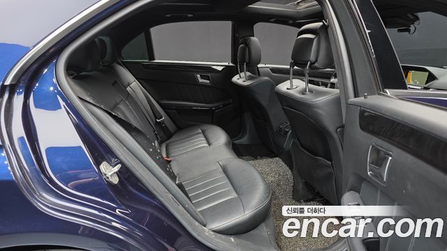 Mercedes-Benz E-Class 2016 — photo 12