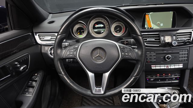 Mercedes-Benz E-Class 2016 — photo 13