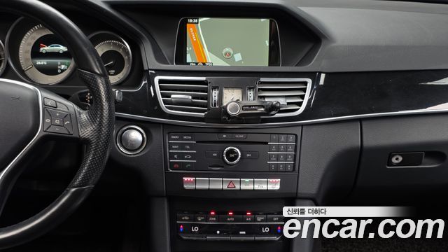 Mercedes-Benz E-Class 2016 — photo 14