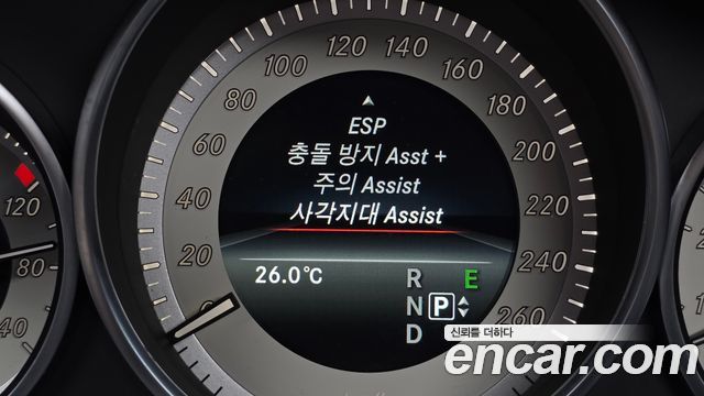 Mercedes-Benz E-Class 2016 — photo 17