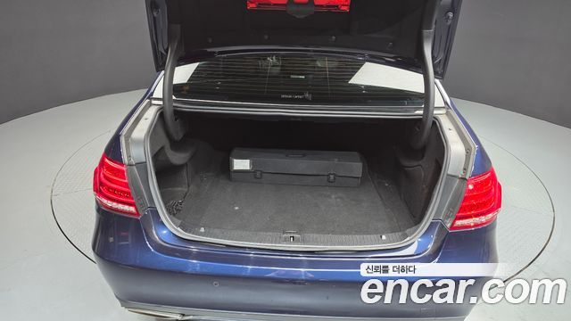 Mercedes-Benz E-Class 2016 — photo 20