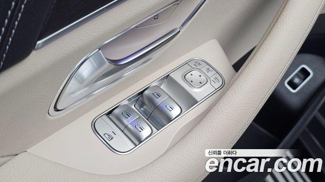Mercedes-Benz GLS-Class 2021 — photo 32