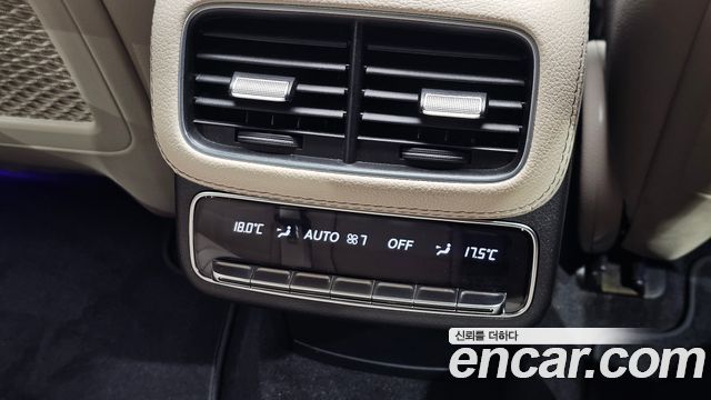 Mercedes-Benz GLS-Class 2021 — photo 35