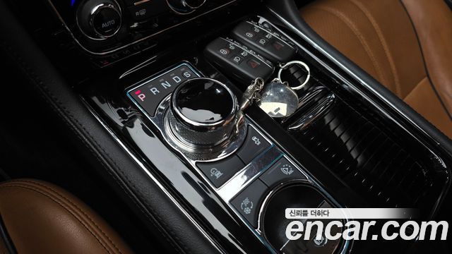 Jaguar XJ 2018 — photo 12
