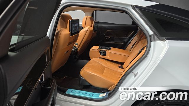 Jaguar XJ 2018 — photo 18