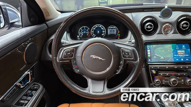 Jaguar XJ 2018 — photo 19