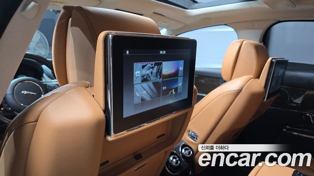 Jaguar XJ 2018 — photo 23